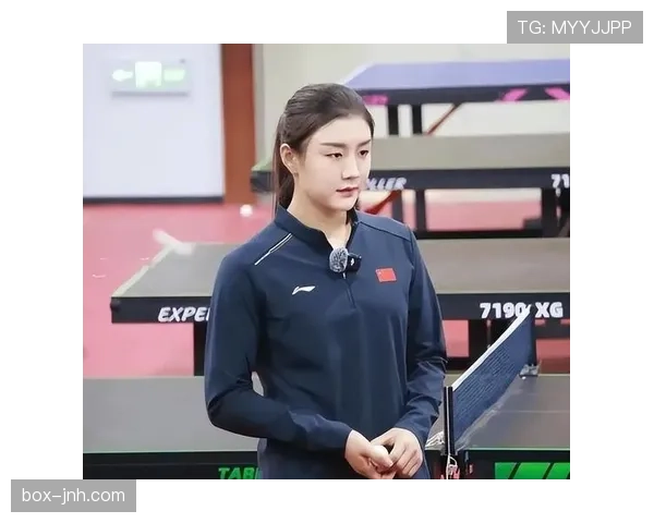 陈梦训练完偷偷吃火锅被拍,这自律人设差点绷不住了 陈梦训练完偷偷吃火锅被拍,这自律人设差点绷不住了
